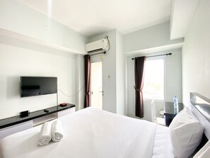 Studio | Minibar, free WiFi - Best Deal And Cozy Studio Tamansari Mahogany Karawang Apartment (Karawang)