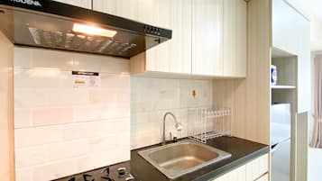 Studio | Private kitchen | Full-size fridge, stovetop