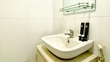 Studio | Bathroom