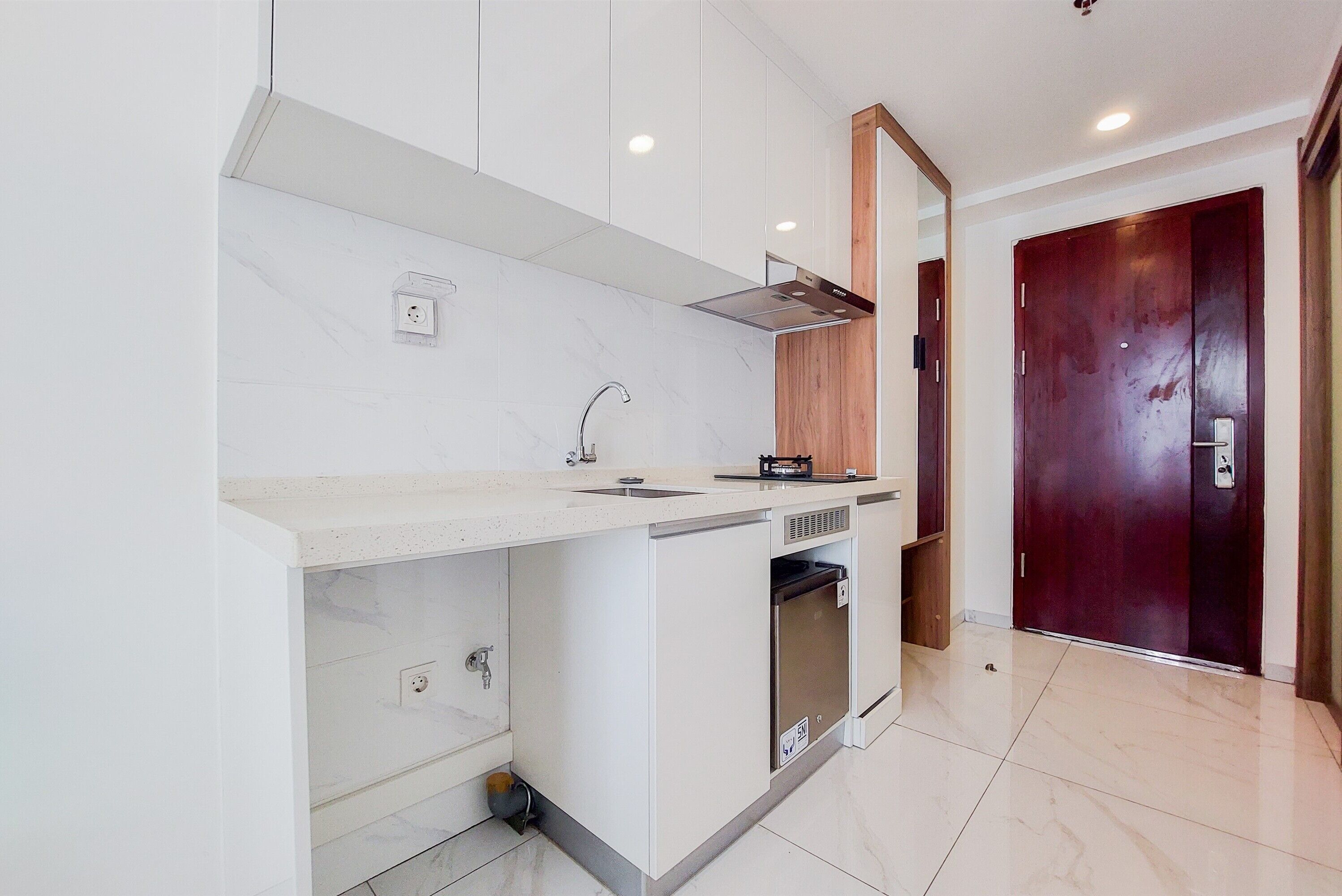 Studio | Private kitchen | Full-size fridge, stovetop