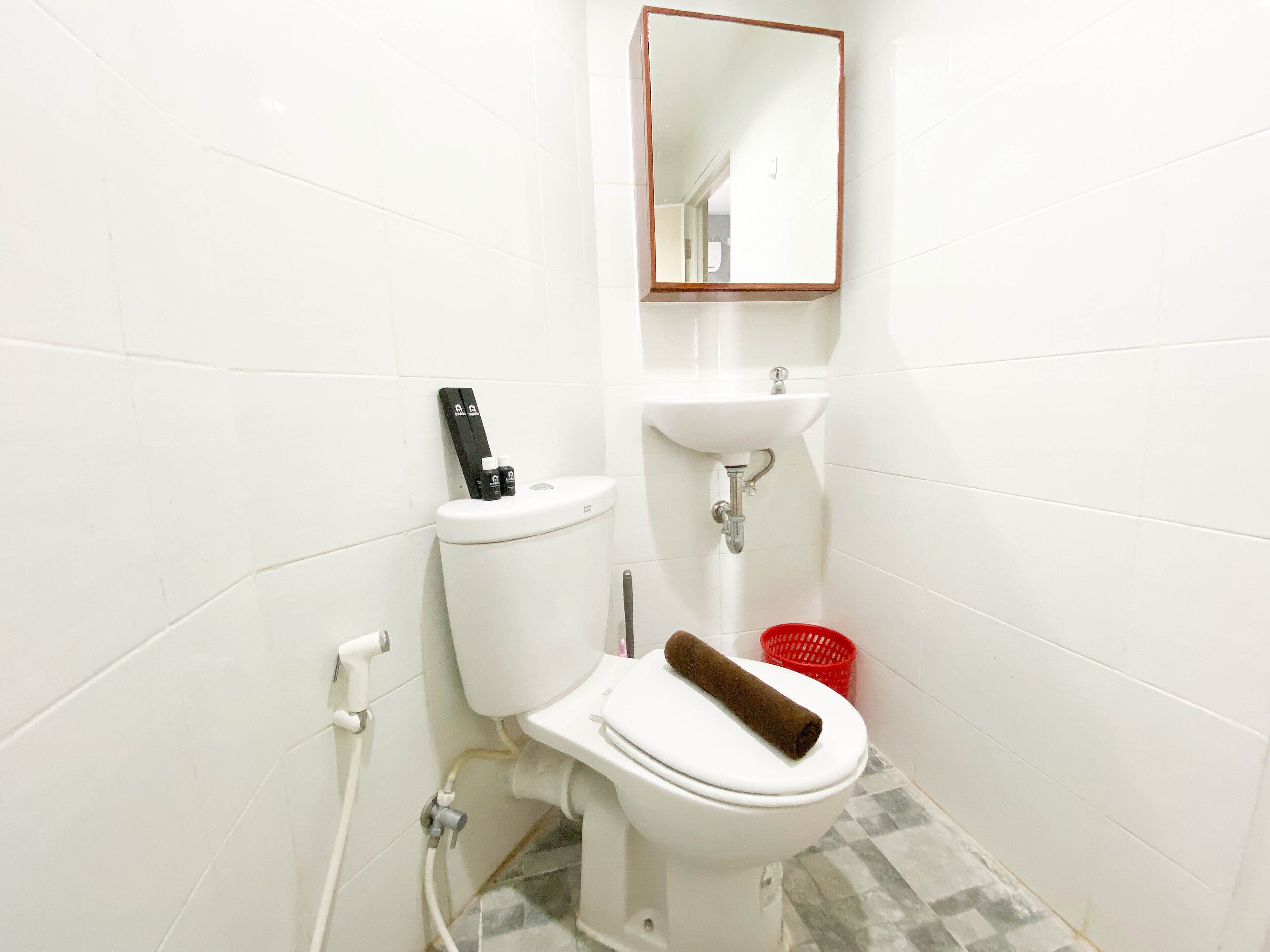 Studio | Phòng tắm | Buồng tắm vòi sen, khăn tắm 