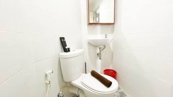 Studio | Phòng tắm | Buồng tắm vòi sen, khăn tắm