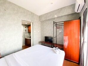 Studio - Homey And Good Choice Studio At Amartha View Apartment (Semarang)