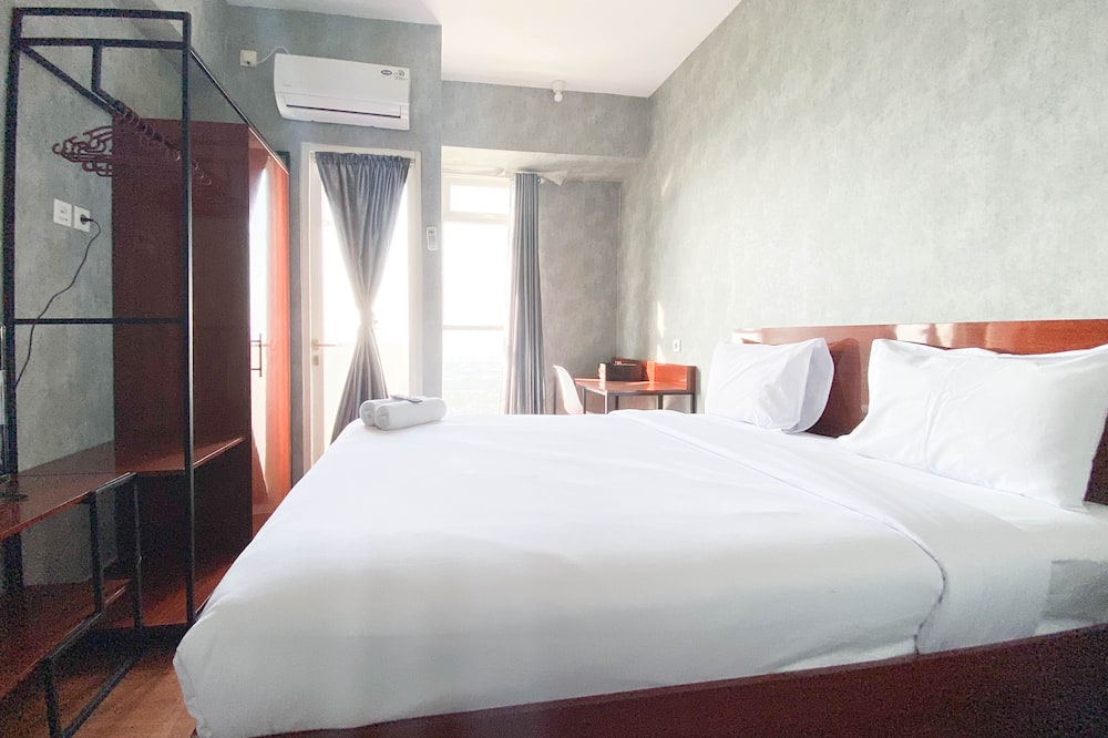 Homey And Good Choice Studio At Amartha View Apartment