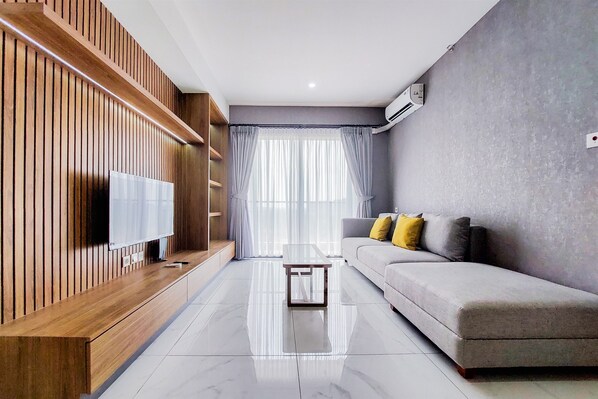 Living area - Comfort And Spacious 3Br At Sky House Bsd Apartment (Pagedangan)