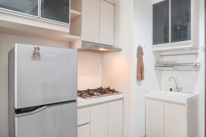 Private kitchen - Modern And Homey 2Br At Signature Park Grande Apartment (Jakarta)
