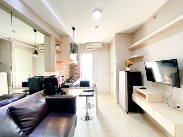 Living area - Great Deal And Comfy 2Br At Bassura City Apartment (Jakarta)