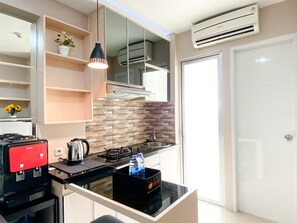 Private kitchen - Great Deal And Comfy 2Br At Bassura City Apartment (Jakarta)
