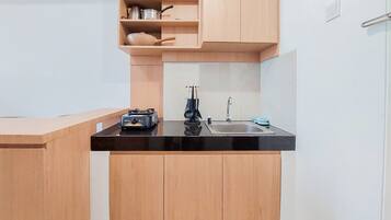 Apartment | Eigene Küche | Großer Kühlschrank, Herdplatte