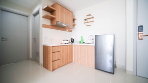 Apartamento | Cocina privada | Frigorífico grande y placa de cocina