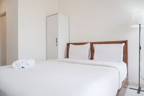 Free WiFi - Tranquil Stay Studio with Sea View at Tokyo Riverside PIK 2 Apartment By Travelio (Teluknaga)