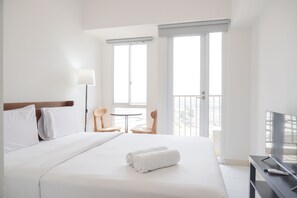 Studio - Tranquil Stay Studio with Sea View at Tokyo Riverside PIK 2 Apartment By Travelio (Teluknaga)