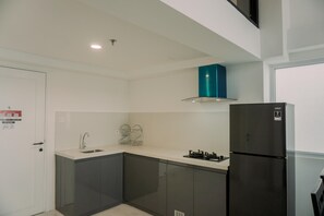 Apartment | Private kitchen | Full-size fridge, stovetop, rice cooker - Exclusive And Homey 3Br Loft At Kingland Avenue Apartment (South Tangerang)