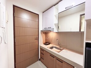 Private kitchen - Prime View Studio Room At Vida View Makassar Apartment (Makassar)
