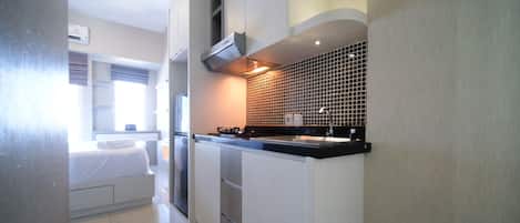 Studio | Private kitchen | Full-sized fridge, stovetop, rice cooker