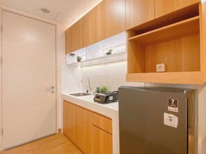 Studio | Private kitchenette | Full-size fridge, stovetop, rice cooker