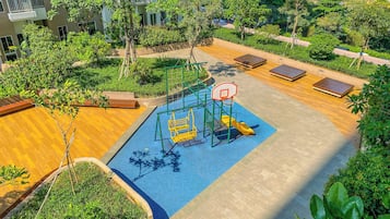 Zona de jocs infantil: a l'aire lliure