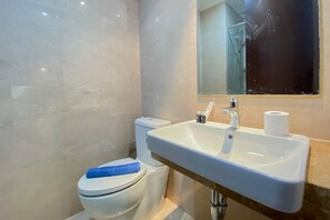 Studio | Bathroom | Shower, towels - Best Choice And Minimalist Studio Room Menteng Park Apartment (Jakarta)