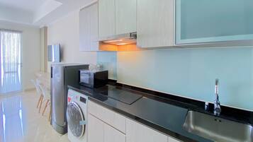 Studio | Private kitchen | Full-size fridge, stovetop, rice cooker