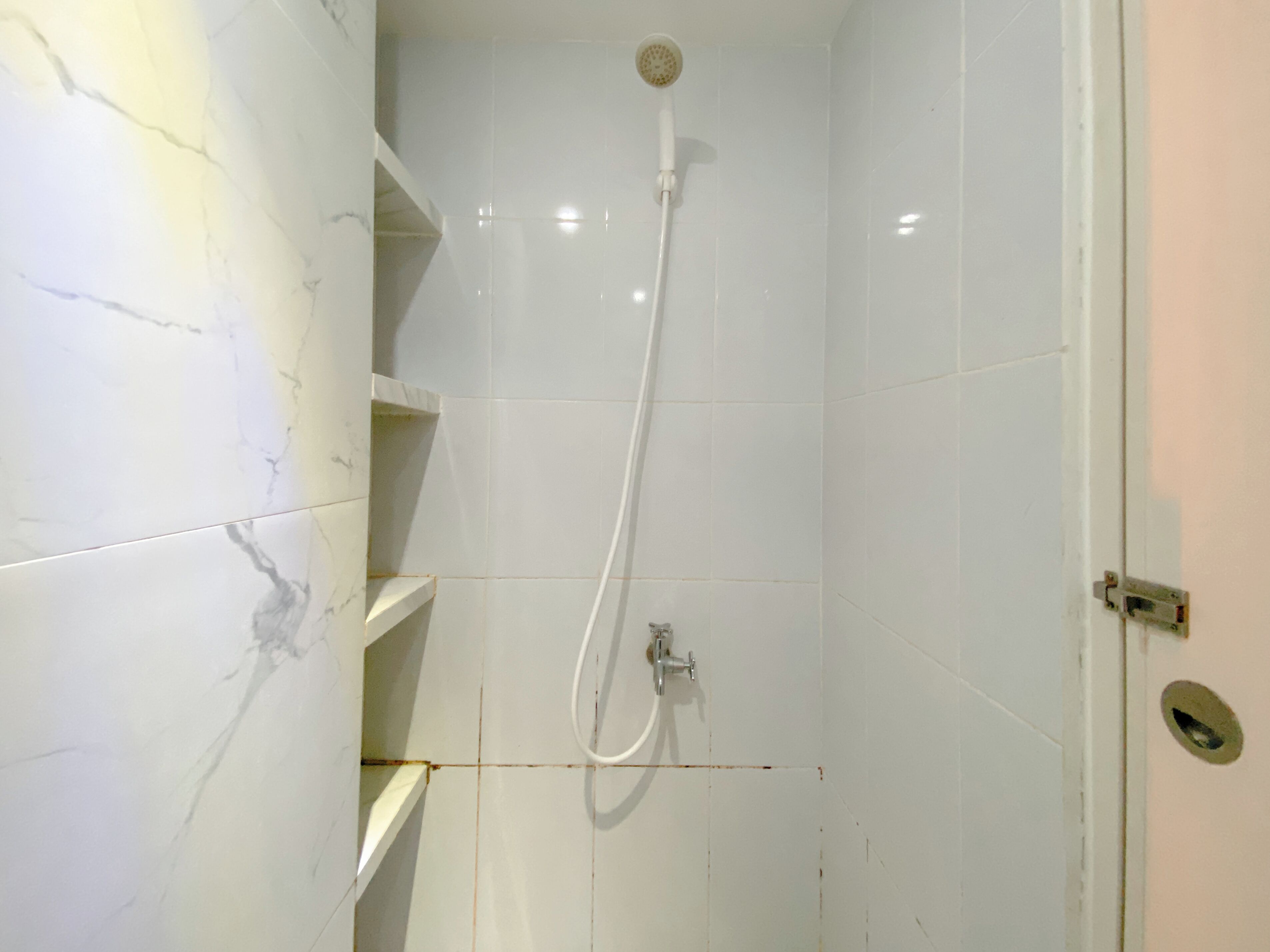 Studio | Bathroom | Shower, towels