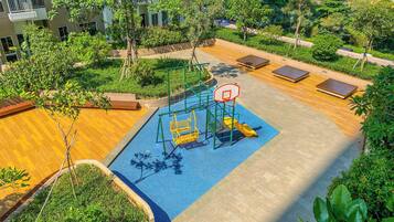 Zona de jocs infantil: a l'aire lliure