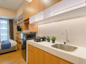 Studio | Private kitchen | Full-size fridge, stovetop, rice cooker