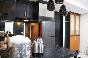Apartment | Eigene Küche | Großer Kühlschrank, Herdplatte, Reiskocher
