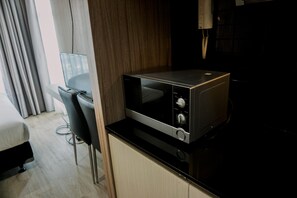 Private kitchen - Cozy Stay Studio At Signature Park Tebet At 19Th Floor Apartment (Jakarta)
