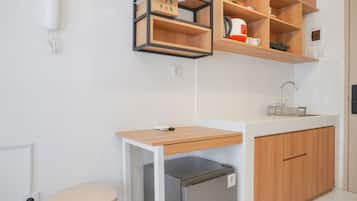 Studio | Private kitchen | Full-size fridge, stovetop, rice cooker