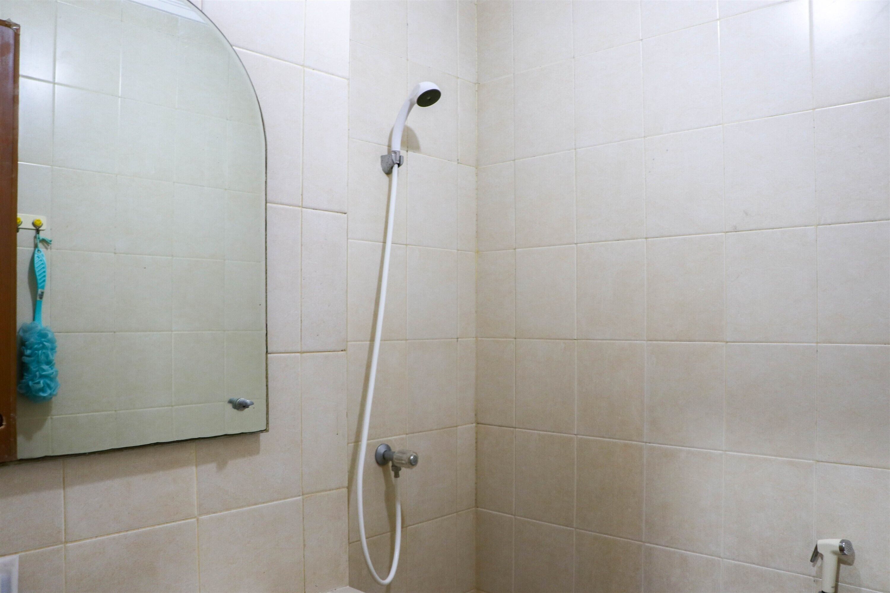 Studio | Bathroom | Shower, towels