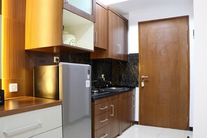 Studio | Cuisine privée | Réfrigérateur grande capacité avec congélateur, surface de cuisson