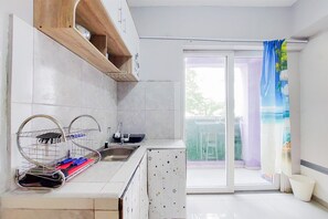 Private kitchen - Homey And Simply 2Br Apartment Aeropolis Residence (Tangerang)
