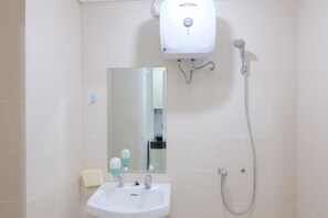 Bathroom - Modern Classic Studio At Apartment Parahyangan Residence (Bandung)
