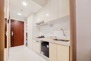 Standard Studio | Private kitchen - Warm And Nice Studio Room Sky House Bsd Apartment (Pagedangan)