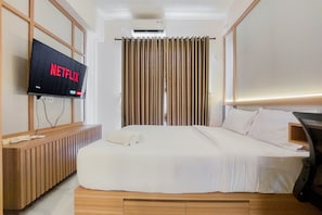 Room - Warm And Nice Studio Room Sky House Bsd Apartment (Pagedangan)