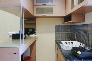 Private kitchen - Strategic 2Br Gateway Ahmad Yani Cicadas Apartment (Bandung)