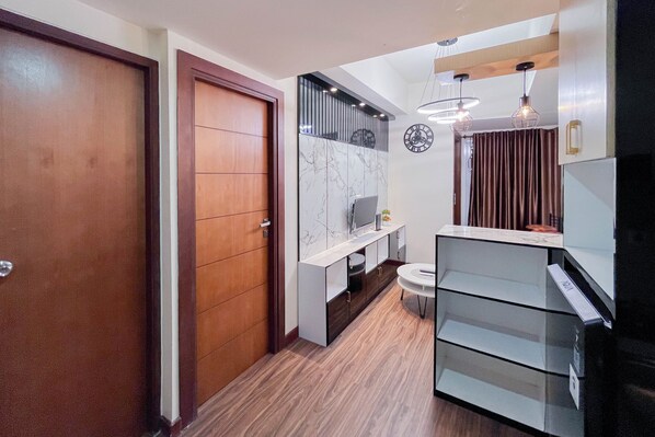 Living area - Best Choice And Restful 2Br Vida View Makassar Apartment (Makassar)