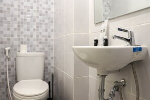 Studio | Bathroom - Compact And Tidy Studio At Tokyo Riverside Pik 2 Apartment (Teluknaga)