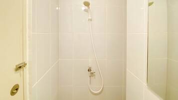Studio | Bathroom