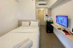 Free WiFi - Warm And Homey Studio Tokyo Riverside Pik 2 Apartment (Teluknaga)