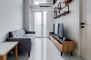 Living area - Big And Cozy Loft 3Br Kingland Avenue Apartment (South Tangerang)