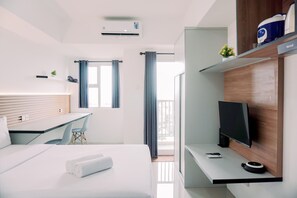 Free WiFi - Comfortable And Cozy Stay Studio Baileys Apartment (South Tangerang)