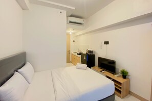 Free WiFi - New Furnished Studio At Tokyo Riverside Pik 2 Apartment (Teluknaga)