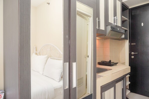 大型冰箱、爐台、電鍋、鍋具/餐盤/廚房用品