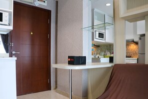 สตูดิโอ | โต๊ะทำงาน, Wi-Fi ฟรี