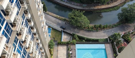 Hồ bơi ngoài trời