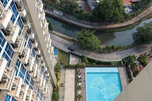 حمّام سباحة خارجي