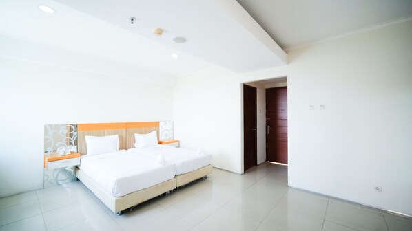 Studio | Desk, free WiFi - Strategic Studio Apartment At High Point Serviced (Surabaya)