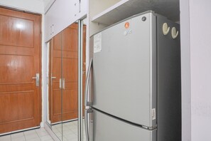 Full-sized fridge, stovetop, rice cooker, cookware/dishes/utensils