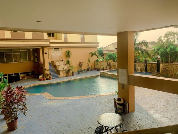 Outdoor pool - Simple And Comfy 1Br Permata Eksekutif Apartment (Jakarta)